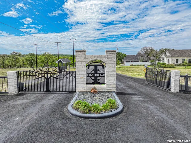 100 Timber Heights La Vernia, TX 78121